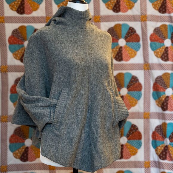 Vintage Lambswool hooded Poncho - Picture 1 of 10